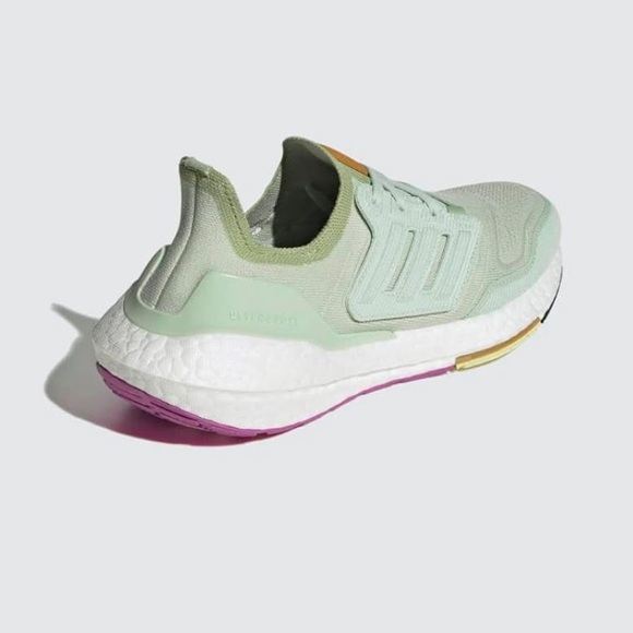 Adidas Ultraboost 22 Running Shoes - Picture 2 of 8